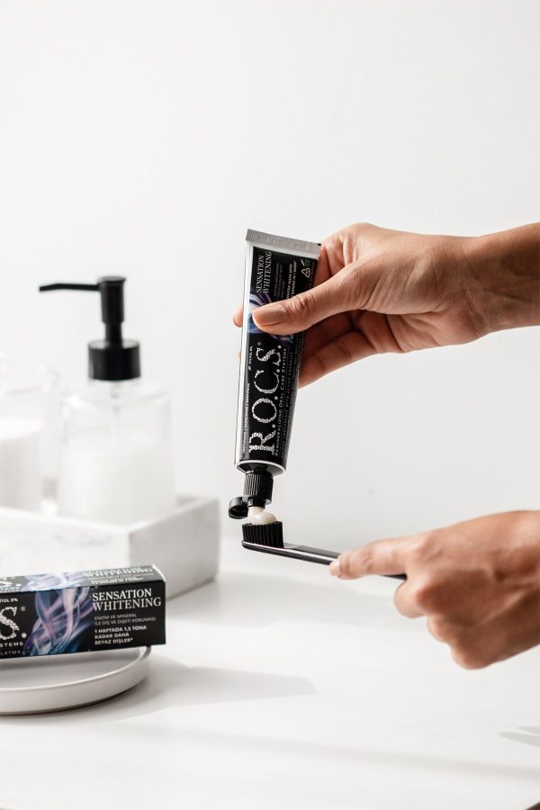 خمیر دندان اورجینال برند R o c s مدل Whitening Toothpaste and 2 Toothbrushes کد 32053994 - Image 4